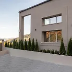 Monte Vista Luxury By Raise *